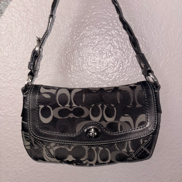 Coach Handbags - vintage coach chelsea